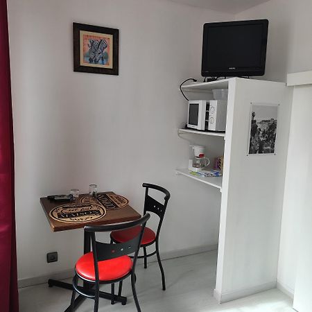 Gite Pour 6 Ou Chambre Pour 2 A Formigny المظهر الخارجي الصورة