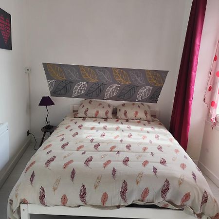 Gite Pour 6 Ou Chambre Pour 2 A Formigny المظهر الخارجي الصورة